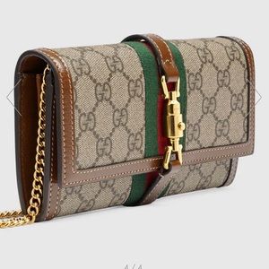 Jackie Gucci Wallet with chain. Like New Condition used once .